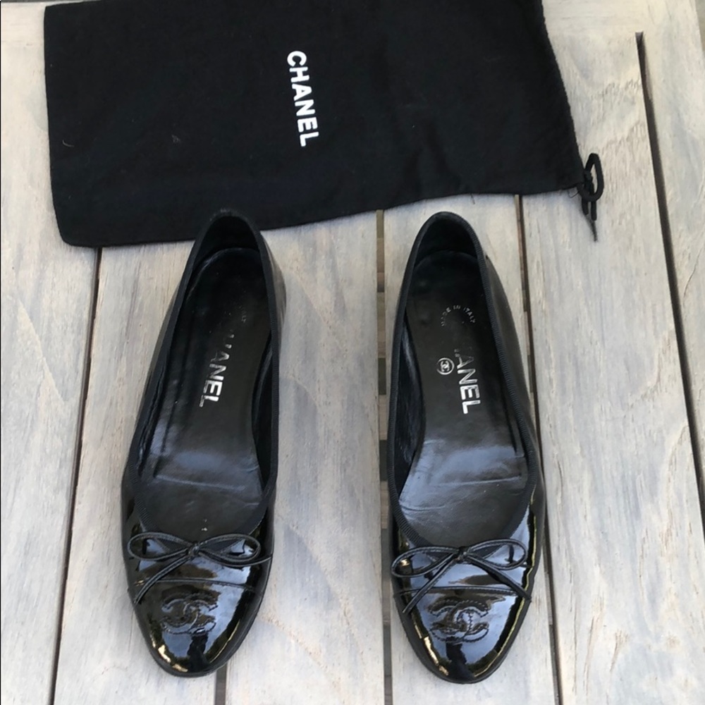 Chanel Black Patent Leather Ballet Flats 37